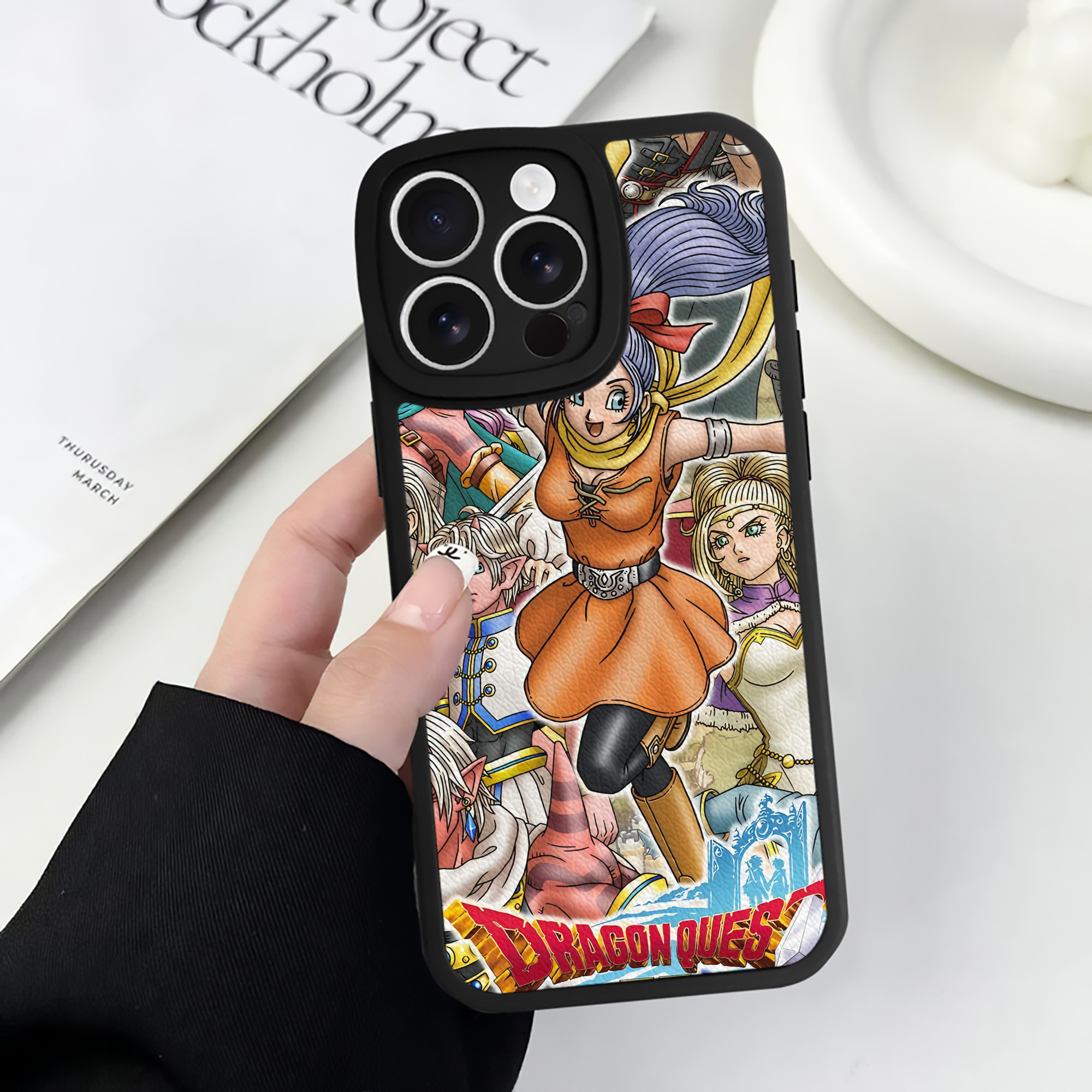（画像用） ドラゴンクエスト Doragon Kuesuto Dragon Quest 【iPhone 16シリーズ対応】シリコンスマホケース（レザー調） 材質：シリコン